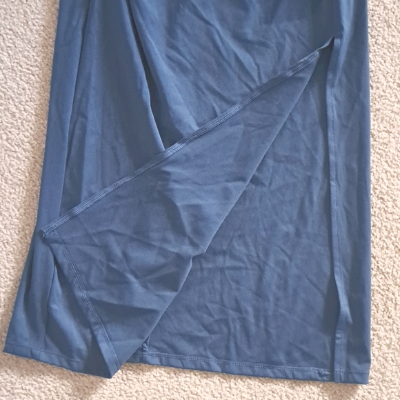 MEDIUM.    SOFTLY ZERO CROSSOVER LACEUP BACK COOL TOUCH DRESS - Picture 8 of 10